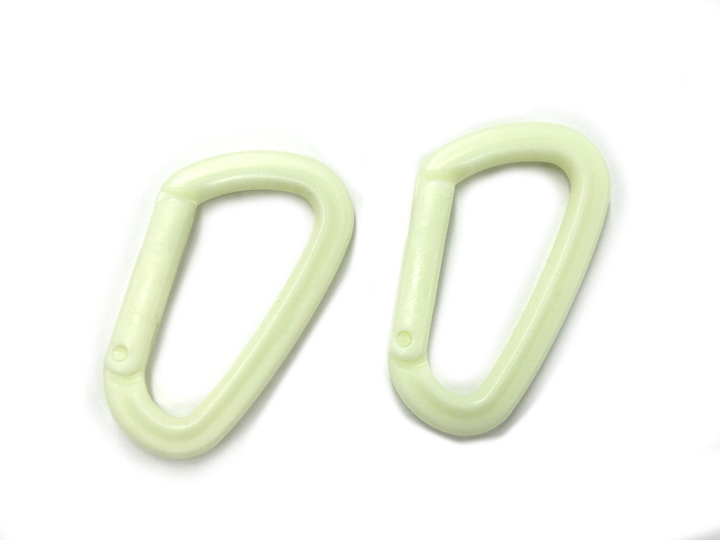 蓄光カラビナ ~暗闇でほのかに光る樹脂カラビナ~