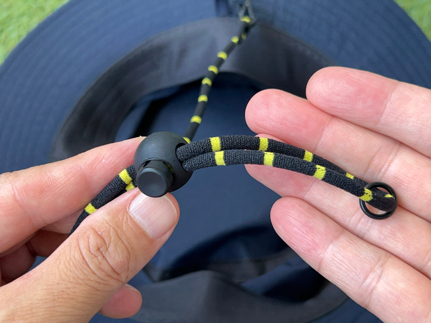 アウトドアハット(ヤンマガード) - 被る虫よけ!オニヤンマ柄のあご紐と刺繍入りのアウトドア用帽子 -