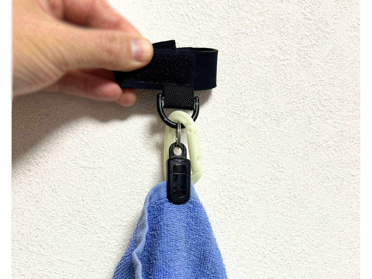 【入荷しました!】グローバンド ~蓄光カラビナ付き多機能便利バンド~