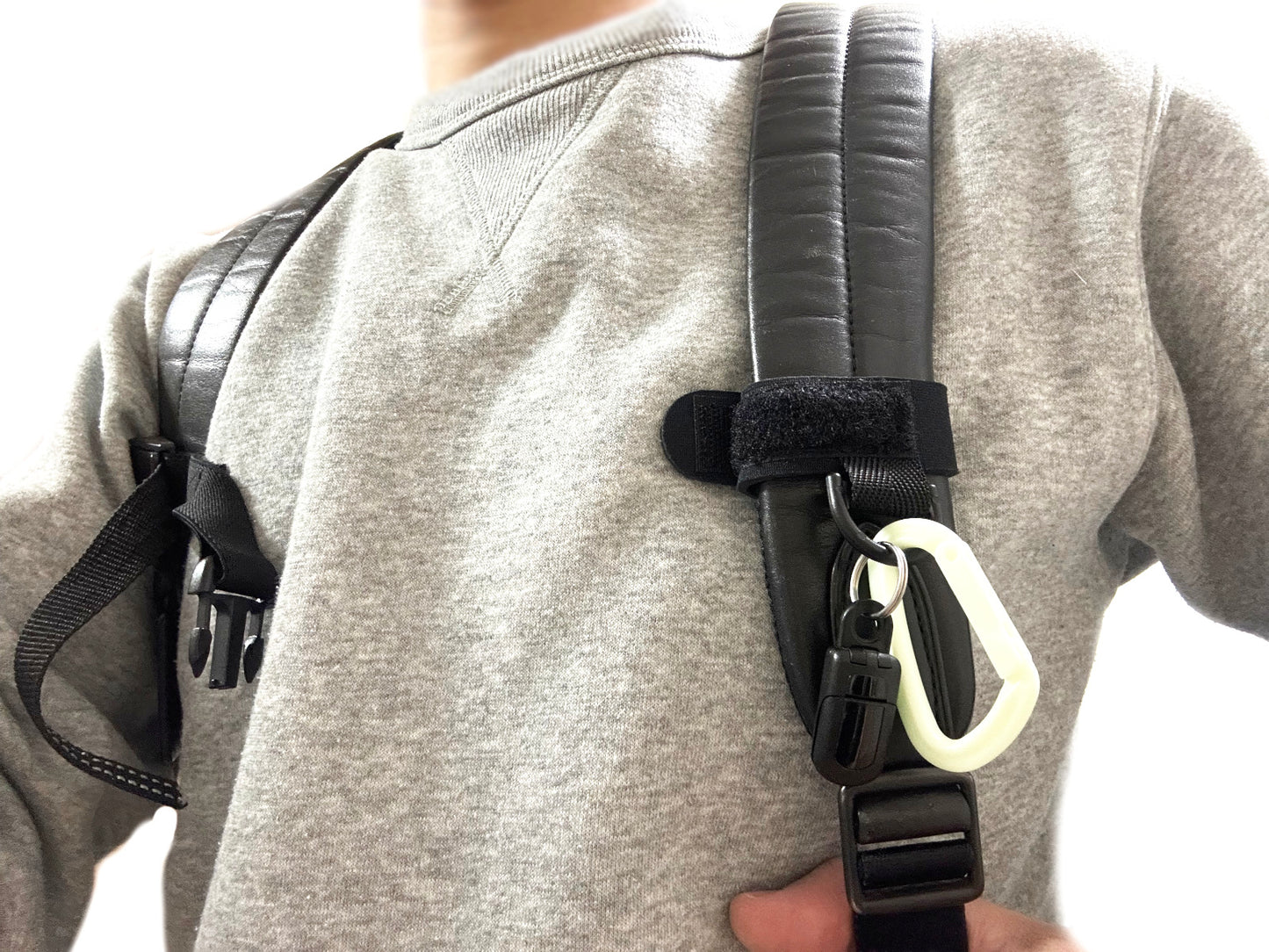 【入荷しました!】グローバンド ~蓄光カラビナ付き多機能便利バンド~